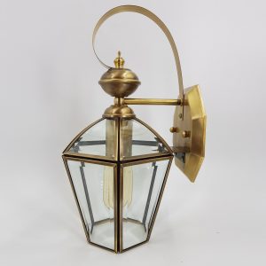 צמוד לקיר ״אנטיק״