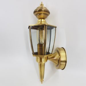 צמוד לקיר ״אנטיק״