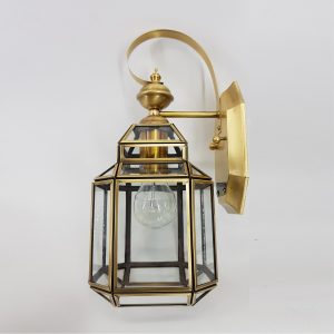 צמוד לקיר ״אנטיק״