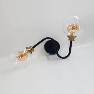 צמוד לקיר ״קאטו״